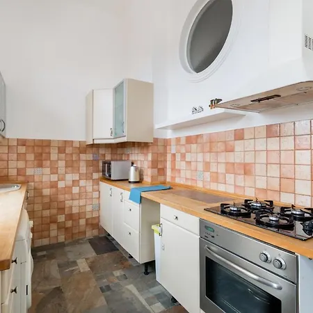 Supercentral Spacious Apartment