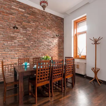 Supercentral Spacious Apartment