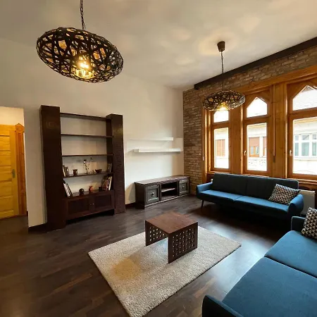 Supercentral Spacious Apartment *